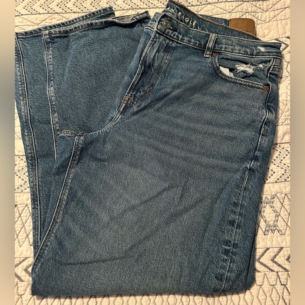 American Eagle Outfitters High-Rise relaxed straight Maddie Ziegler 16 Jeans